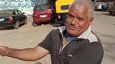 نفسي اتثبت وعندي بنتين عايزين يتستروا.. قصة كفاح عم ناصر عامل نظافة وُلد بدون أصابع في البحيرة| بث مباشر