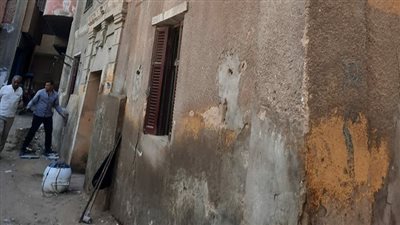 يشكل خطورة على المواطنين.. هدم عقار آيل للسقوط بالوايلي 