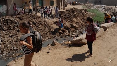 أهالي يستغيثون: ترعة الرافعي بقرية سراوة تهدد حياة الأطفال بأسيوط