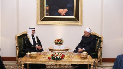 شيخ الأزهر يستقبل وزير التسامح والتعايش الإماراتي بمقر إقامته في البحرين