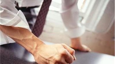  بعد وقائع الاعتداء على المعلمين والإداريين.. طلب برلماني بتغليظ عقوبة التعدي على المدرسين