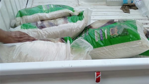 تاجر جملة يجمع الأرز