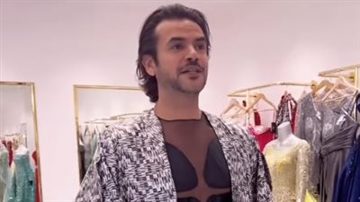 سامو زين يتعرض لانتقادات لاذعة بسبب إطلالته.. ويرد: اهدوا على نفسكم