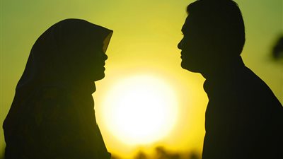 الإفتاء لـ الأزواج: تجنبا التحدث وقت الجوع أو الغضب حتى يُقبل كل واحد على الآخر بهمّةٍ وشوق