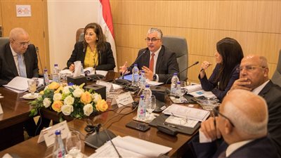 مجلس إدارة اقتصادية قناة السويس يقر مشروعات لجذب الاستثمارات الأجنبية وإنتاج الوقود الأخضر