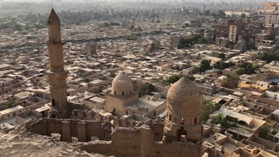 تشكيل لجنة من الآثار لتحديد المواقع المدفون بها الصحابة والأولياء بجبل المقطم | خاص