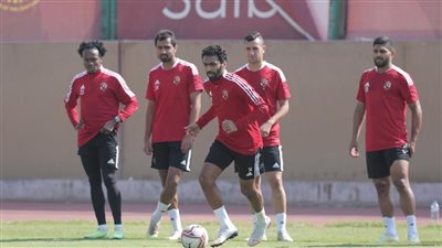 كولر يحاضر اللاعبين.. وانتظام حسين الشحات في مران الأهلي