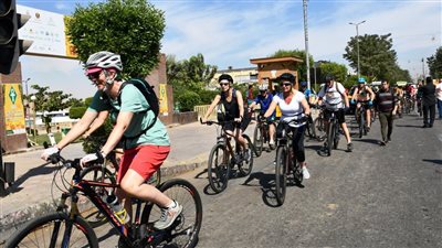 انطلاق أكبر رحلة سياحية بالدراجات بمشاركة عشرات السائحين البريطانيين من أسوان