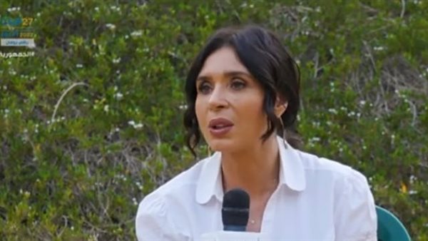 الراقصة دينا 