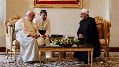 بابا الفاتيكان: علاقتنا مع شيخ الأزهر ومجلس الحكماء تمثل مرحلة مهمة للعلاقات بين الشرق والغرب