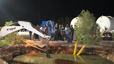 كسر مفاجئ في خط الطرد الرئيسي بالصالحية بمدينة قنا.. والمحافظة تناشد المواطنين تدبير احتياجاتهم