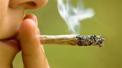 الإفتاء: يَحرم شرعا الجلوس في الأماكن التي يتم فيها تعاطي المخدرات