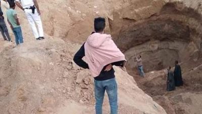 بعد 4 أيام.. انتشال جثمان موظف انهارت عليه بئر أثناء تنقيبه عن الآثار بقنا | بث مباشر