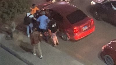 مشاجرة بين سائقي سيارة ملاكي ودراجة نارية تتسبب في تعطل حركة السيارات بشارع لبنان