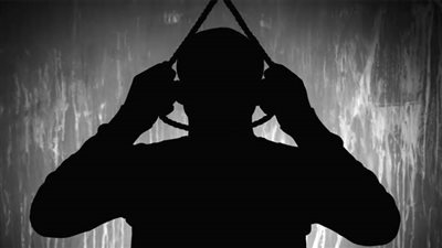 لمروره بأزمة نفسية.. شاب ينهي حياته شنقًا في غرفة نومه بمنشية ناصر 