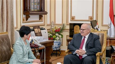 رئيس جامعة القاهرة يبحث مع عمدة طوكيو تعزيز التعاون الأكاديمي والتعليمي