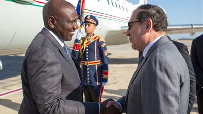  الرئيس الكيني يصل شرم الشيخ لحضور COP27.. ويلقي غدا بيان إفريقيا حول تغير المناخ