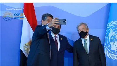 رئيس جمهورية بالاو يلتقط سيلفي مع الرئيس السيسي خلال استقباله بقمة المناخ| فيديو 