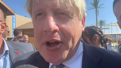 رئيس وزراء بريطانيا الأسبق لـ القاهرة 24: أنا هنا لمحاربة التغير المناخي.. وقلق للغاية بشأن أسعار الوقود بعد الحرب الأوكرانية