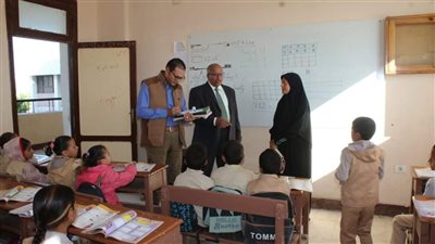 وكيل وزارة التعليم ببني سويف يحيل إدارة مدرسة للتحقيق بسبب التقصير في العمل 