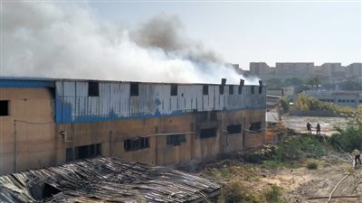 حريق يلتهم مصنع أحذية في الإسكندرية.. والحماية المدنية تدفع بـ15 سيارة للسيطرة عليه 