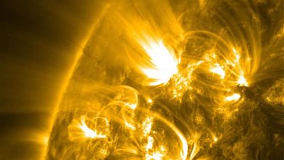تهدد الغلاف المغناطيسي.. بقعة شمسية ضخمة تواجه الأرض