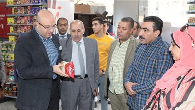 محافظ بني سويف يتفقد المحال والسلاسل التجارية للاطمئنان على توافر كافة السلع الأساسية والاستراتيجية | صور 