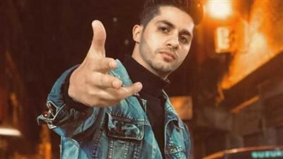 عنبة في الجبس.. مطرب المهرجانات يعلن إصابته ويطالب جمهوره بمساندته | صورة