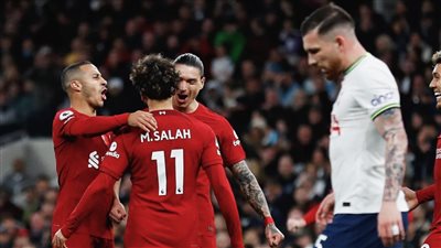 ليفربول يتقدم على توتنهام في الشوط الأول بهدفي محمد صلاح 