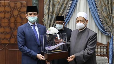 ولي عهد ولاية بهانج بماليزيا لشيخ الأزهر: نحن غرس أيديكم ونبت تربيتكم وندين لكم بالفضل