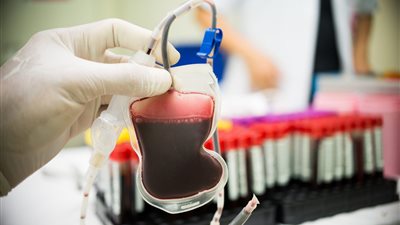 اختراق لعالم الطب.. لأول مرة في التاريخ حقن الأشخاص بـ دم مصنوع في المختبر