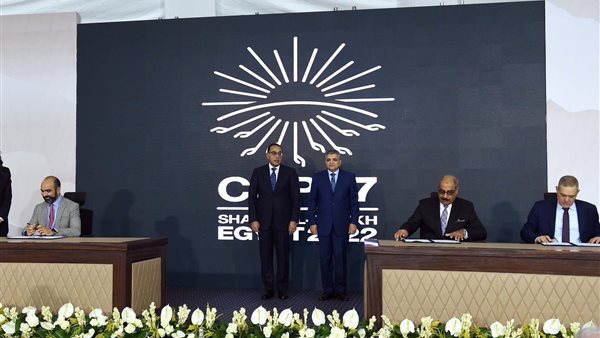 جانب من توقيع الاتفاقية