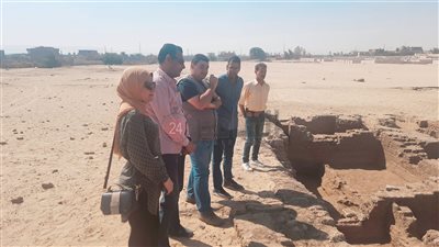 الآثار ترسل لجنة لتفقد موقع حفائر البعثة المصرية الفرنسية بقنا | صور