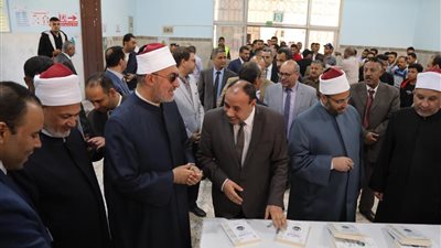 أمين البحوث الإسلامية يفتتح معرضًا للكتاب بجامعة الأزهر بأسيوط تزامنًا مع احتفال كلية اللغة العربية بعيدها الـ50