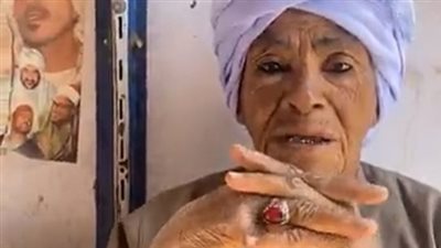 الحاجة صيصة تكشف سبب مطالبتها بمليون جنيه تعويضا عن تجسيد منى زكي لشخصيتها | بث مباشر