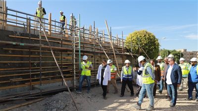 رئيس مياه أسيوط يتابع أعمال تنفيذ مجمع محطات صرف عرب المدابغ