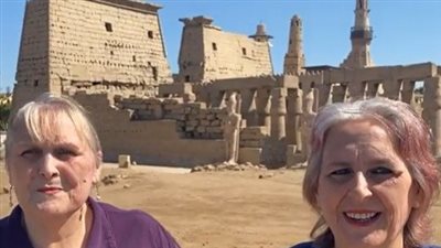 يشعرنا بالارتياح والطمأنينة.. شقيقتان بريطانيتان مقيمتان بالأقصر تردان على زاهي حواس بشأن الآذان بالمناطق السياحية | بث مباشر 