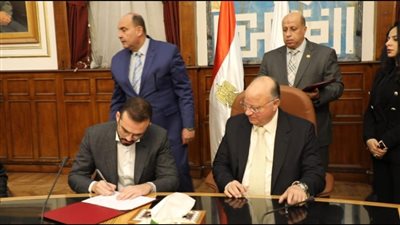 محافظ القاهرة يوقع اتفاقية مع مستثمرين لتطوير منطقة حكر أبو دومة بالكورنيش