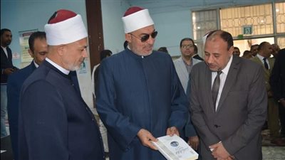 نائب رئيس جامعة الأزهر وأمين مجمع البحوث الإسلامية يفتتحان معرضًا للكتاب بأسيوط