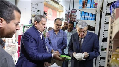 محافظ المنيا يتفقد عددا من المجمعات الغذائية والأسواق لمتابعة توافر السلع الأساسية