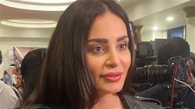 بإطلالة جذابة.. دومينيك حوراني تحضر العرض الخاص لفيلم الحارة 