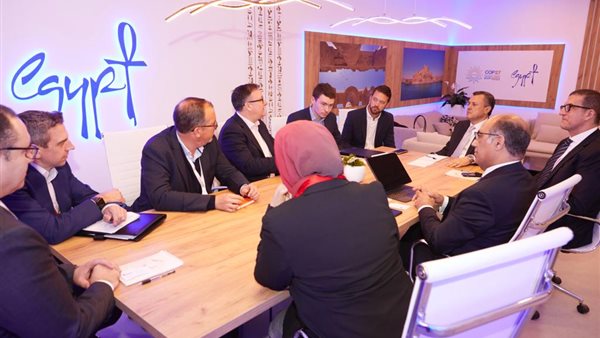 اجتماع وزير السياحة