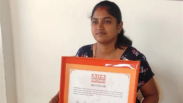 السيدة سيندهو مونيكا