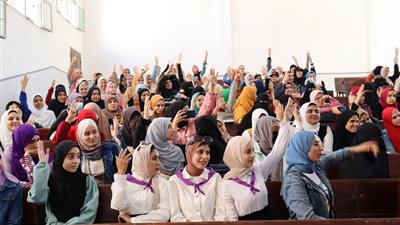 حملة طرق الأبواب تستكمل نشاطها بلقاء تعريفي مع طالبات الدراسات الإسلامية والعربية بنات ببورسعيد