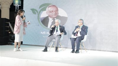 مدير مكتبة الإسكندرية يناقش بناء نظم تعليمية مستدامة تستجيب لقضايا المناخ والبيئة في COP27