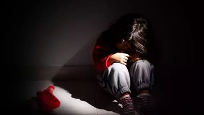 أبرزها الاكتئاب واضطرابات المزاج.. دراسة: الصدمات العاطفية خلال فترة الطفولة مرتبطة بـ13 مرضًا نفسيًا