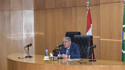 محافظ المنيا يبحث مع تجار الأرز مدى توافر السلعة بالأسعار المناسبة