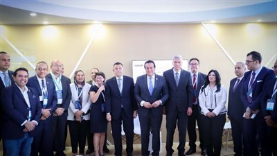 وزير الصحة يشارك في جلسة نقاشية حول الأثر البيئي لاستخدام منظومة التشخيص عن بعد