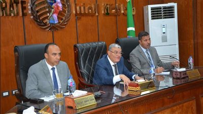 محافظ المنيا يشٌيد بجهود الدولة في تنظيم مؤتمر المناخ cop27