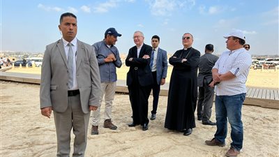 رئيس وزراء الفاتيكان يزور منطقة أهرامات الجيزة | صور 